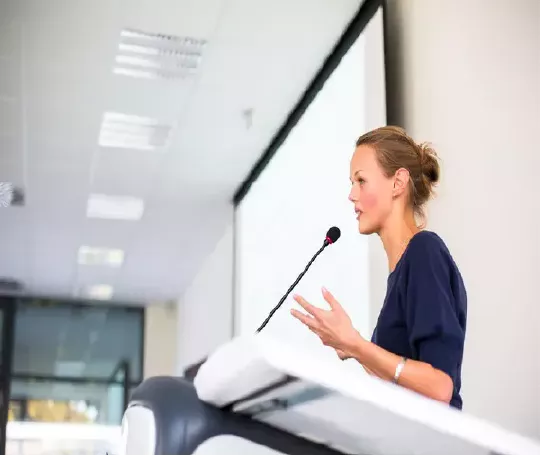 Curso Online Potencia Tu Voz: Hablar en Público para Ámbito Empresarial