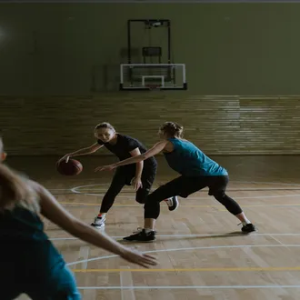 Del gimnasio a la vida: cómo el coaching deportivo mejora tu productividad en el trabajo