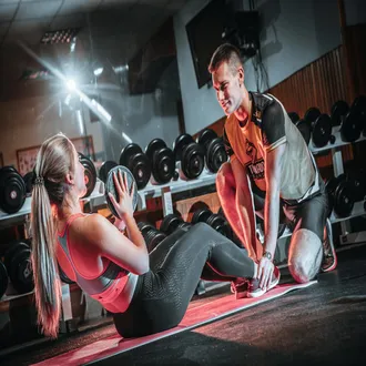 Entrenador personal a domicilio vs gimnasio qué elegir - entrenador personal