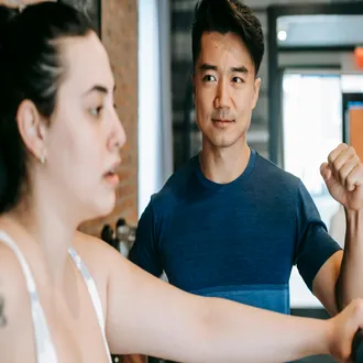 Entrenador personal especializado en rehabilitación y lesiones