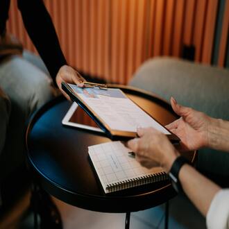 Guía definitiva 2026: cómo preparar una entrevista de trabajo paso a paso - entrevista laboral