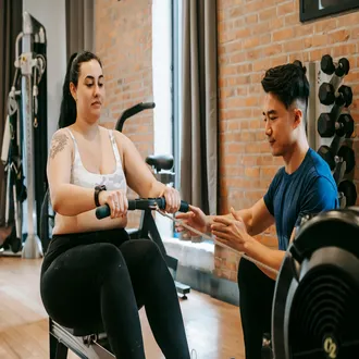 Mejores ejercicios que te recomendará tu entrenador personal para tonificar - entrenador personal