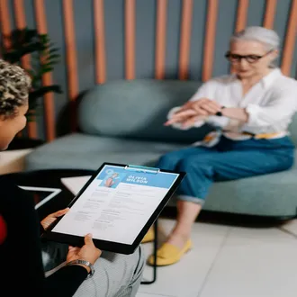 Posturas de poder: cómo proyectar confianza y autoridad al instante - comunicacion no verbal negocios