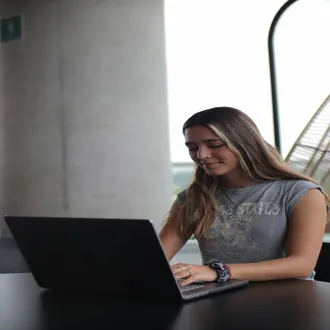Psicología del color: cómo los tonos que vistes afectan tu estado de ánimo - coach imagen personal profesional