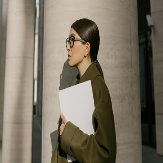 ¿qué es el gaslighting laboral? ejemplos prácticos en la oficina - acoso laboral