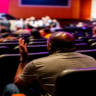 Toastmasters y grupos de oratoria: ¿funcionan realmente para superar el pánico?