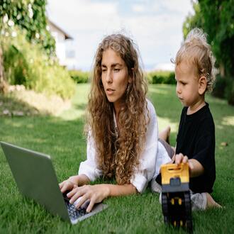 ¿puedo descargar el material de un curso online barato?